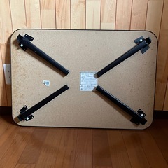 折りたたみテーブルの画像