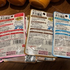 猫フード29個　金のだし22カップと水分補給7袋の画像