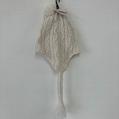 ニット帽ボンボン紐付きの画像