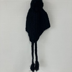 ニット帽ボンボン紐付きの画像