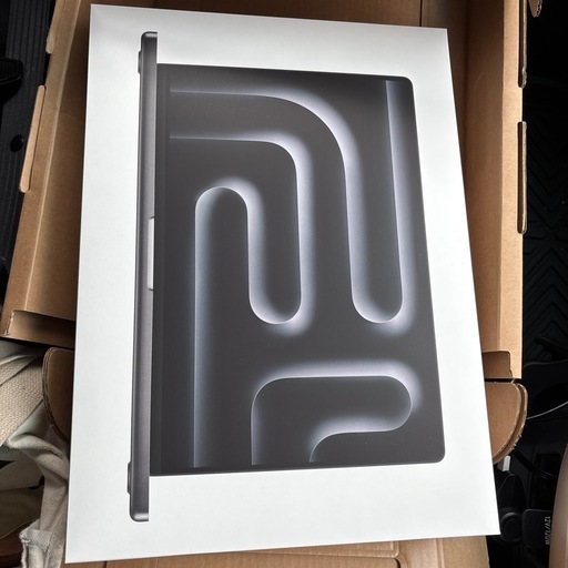 MacBook Pro  M4  MAX 16インチ　定価より23万以上安く買えるチャンス！本日発送、お取引き　1時間のみ超特価40万