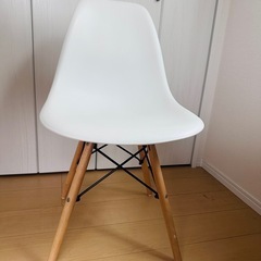 【ホワイト×木脚 シンプルチェア】500円の画像