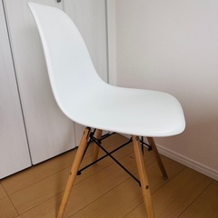 【ホワイト×木脚 シンプルチェア】500円の画像