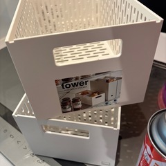 山崎実業towerケース2つ、ガスボンベ3つ、かき氷器の画像