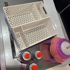 山崎実業towerケース2つ、ガスボンベ3つ、かき氷器の画像