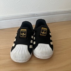 adidas 白黒スリッポンシューズの画像
