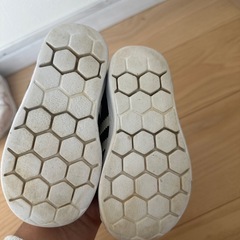 adidas 白黒スリッポンシューズの画像