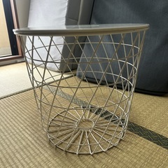 丸テーブル　IKEA イケアの画像