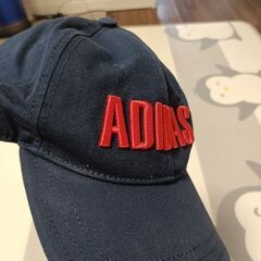 ADIDAS　キャップ　紺/赤の画像