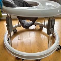 Uuoeebb ベビーウォーカー 折りたたみ 歩行器の画像