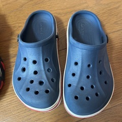 キッズスニーカー、クロックスの画像