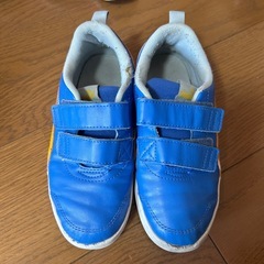 キッズスニーカー、クロックスの画像