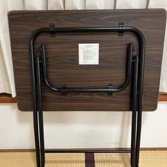  折りたたみテーブルの画像