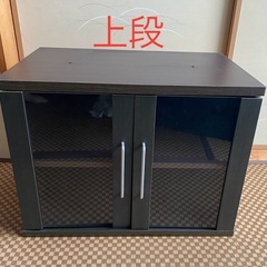 ガラス扉付き収納棚①の画像