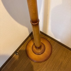 木の温もりを感じられる　コートハンガーーの画像