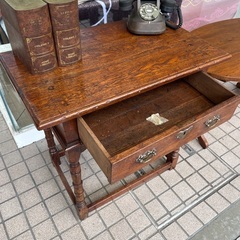 イギリス　アンティーク机の画像