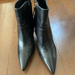 トリーバーチブーツの画像