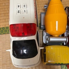 はたらく車 大型車 救急車 の画像