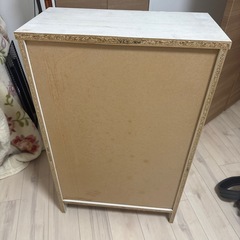 食器棚の画像