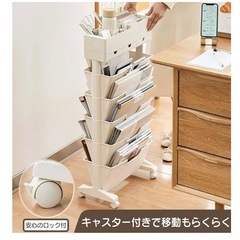 透明　ブックシェルフ　本棚の画像