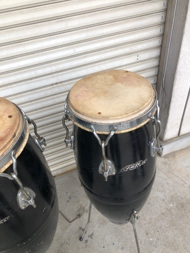 コンガ？　太鼓　楽器　音楽