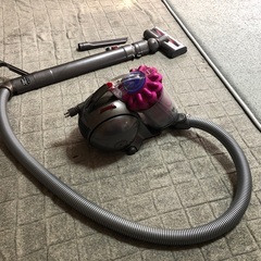 Dyson   DC48   完動品　100V電源ケーブル仕様   バツテリーの心配がいらない強力な吸引力の画像