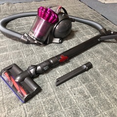 Dyson   DC48   完動品　100V電源ケーブル仕様   バツテリーの心配がいらない強力な吸引力の画像