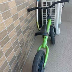 キッズ　キックバイク　ストライダー風　バランスバイク 黄緑　子供用 自転車の画像