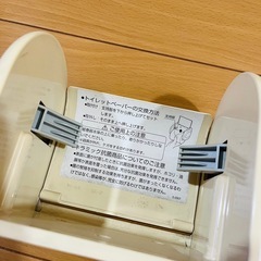 カバー付きトイレットペーパーホルダー アイボリーの画像