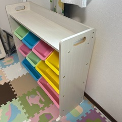 子供用おもちゃ棚の画像