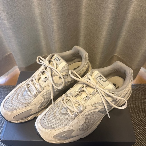 ニューバランスML 725UF