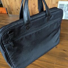 パソコン用バッグです。中古品ですがキレイです。ストラップありません。の画像