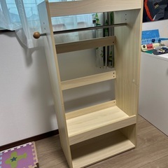 子供用ハンガーラックの画像