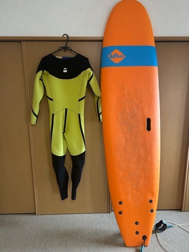 サーフボード、セミドライスーツ