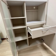 食器棚の画像
