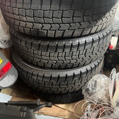 超美品 145/70/12 ダンロップスタッドレス4本の画像