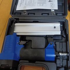 エアーコンプレッサー +ネイルガン+仕上げ釘+エアーホース+ダスターガン+空気入れの画像
