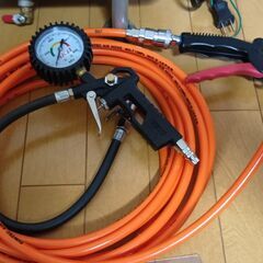 エアーコンプレッサー +ネイルガン+仕上げ釘+エアーホース+ダスターガン+空気入れの画像