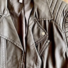【新品未使用】H&Mの革ジャン｜メンズSサイズ（身長170cm程度推奨）の画像
