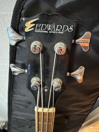 EDWARDSのベース