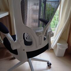 イケアの机とイスのセット売りの画像