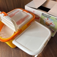 ピクニックにぴったり！机にもなるバスケットの画像