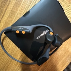 SHOKZ OpenComm 骨伝導イヤホン★箱・ケース付（マイク不良あり）の画像