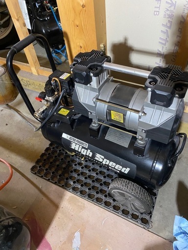 コンプレッサー　100V  2馬力　バイク塗装や倉庫整備用に