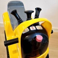 ショベルカーの乗り物（電動）の画像