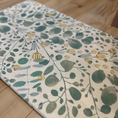 リーフ柄のキッチンマットの画像