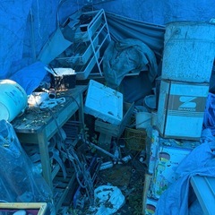金属、ガラクタ、木材、ハウスーの画像