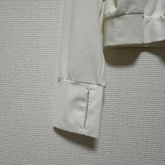 【10/17まで】新品・未使用 ユニクロ　UVカットパーカー Sサイズの画像