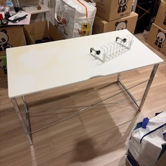 ニトリPCデスクの画像