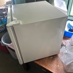 昭和レトロ　サンヨー　サイコロ冷蔵庫　現役　SR-45R（A）1ドア　民泊　の画像